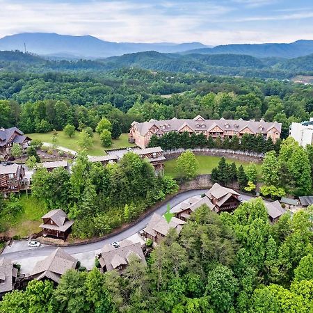 2 Miles From Dollywood Family Resort With Seasonal Outdoor Swimming Pool, Year Around Heated Indoor Swimming Pool, Townhome Style Cabin, Private Hot Tub, Arcade, Tv, Wifi, Kitchen With Refrigerator, Washer And Dryer Pigeon Forge Eksteriør bilde