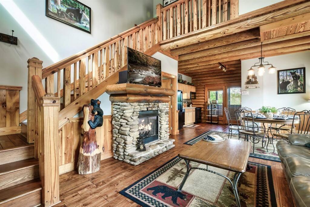 2 Miles From Dollywood Family Resort With Seasonal Outdoor Swimming Pool, Year Around Heated Indoor Swimming Pool, Townhome Style Cabin, Private Hot Tub, Arcade, Tv, Wifi, Kitchen With Refrigerator, Washer And Dryer Pigeon Forge Eksteriør bilde