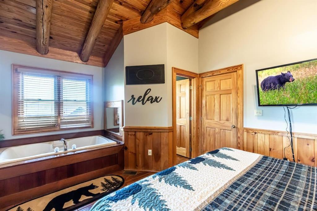 2 Miles From Dollywood Family Resort With Seasonal Outdoor Swimming Pool, Year Around Heated Indoor Swimming Pool, Townhome Style Cabin, Private Hot Tub, Arcade, Tv, Wifi, Kitchen With Refrigerator, Washer And Dryer Pigeon Forge Eksteriør bilde