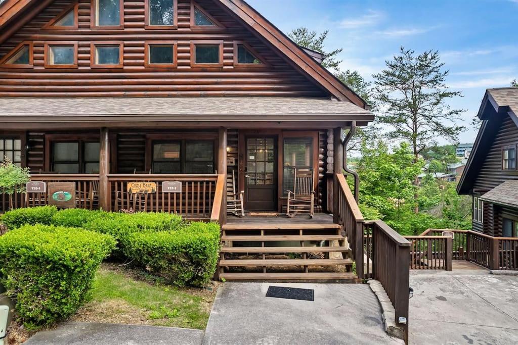 2 Miles From Dollywood Family Resort With Seasonal Outdoor Swimming Pool, Year Around Heated Indoor Swimming Pool, Townhome Style Cabin, Private Hot Tub, Arcade, Tv, Wifi, Kitchen With Refrigerator, Washer And Dryer Pigeon Forge Eksteriør bilde
