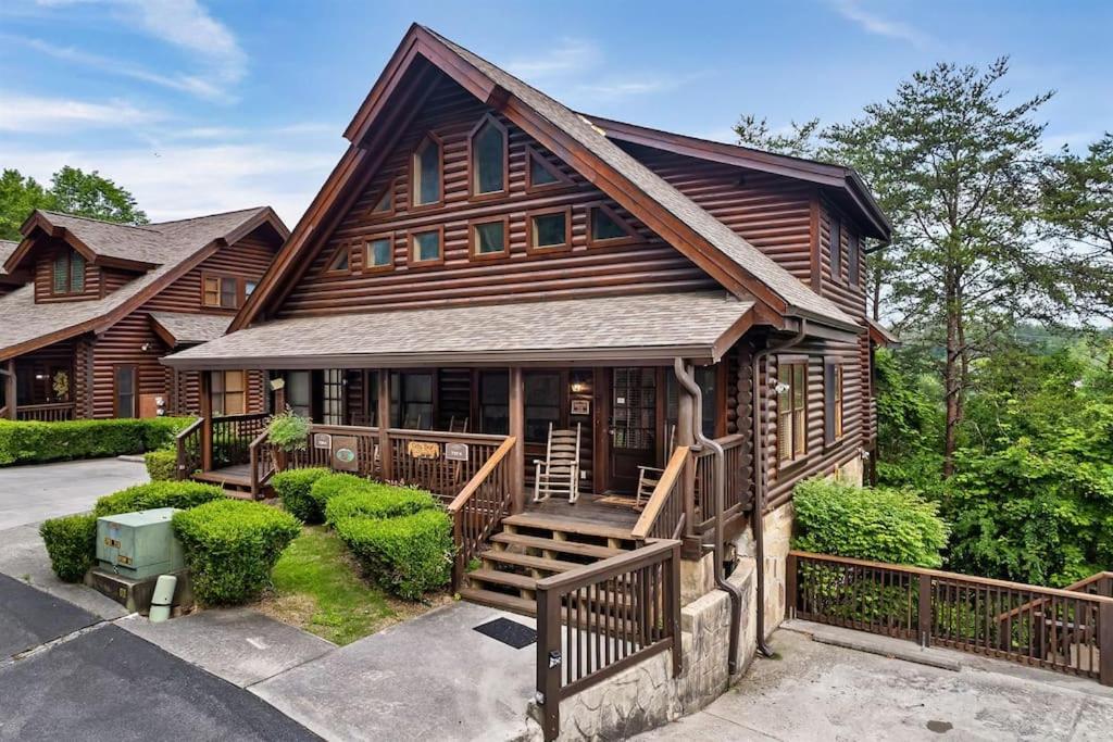 2 Miles From Dollywood Family Resort With Seasonal Outdoor Swimming Pool, Year Around Heated Indoor Swimming Pool, Townhome Style Cabin, Private Hot Tub, Arcade, Tv, Wifi, Kitchen With Refrigerator, Washer And Dryer Pigeon Forge Eksteriør bilde