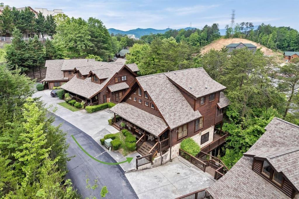 2 Miles From Dollywood Family Resort With Seasonal Outdoor Swimming Pool, Year Around Heated Indoor Swimming Pool, Townhome Style Cabin, Private Hot Tub, Arcade, Tv, Wifi, Kitchen With Refrigerator, Washer And Dryer Pigeon Forge Eksteriør bilde