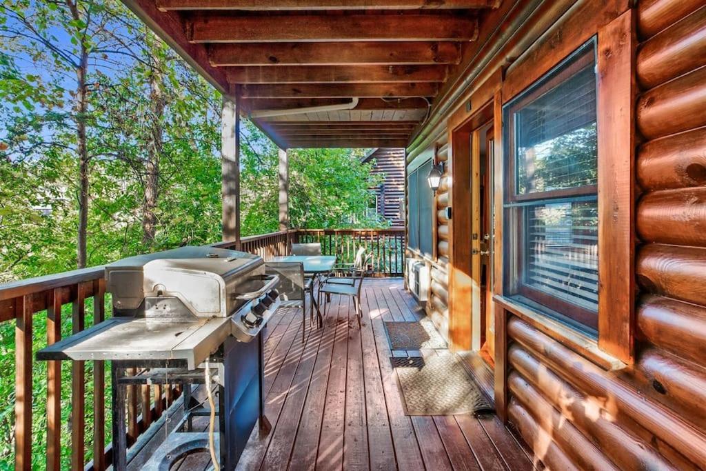 2 Miles From Dollywood Family Resort With Seasonal Outdoor Swimming Pool, Year Around Heated Indoor Swimming Pool, Townhome Style Cabin, Private Hot Tub, Arcade, Tv, Wifi, Kitchen With Refrigerator, Washer And Dryer Pigeon Forge Eksteriør bilde