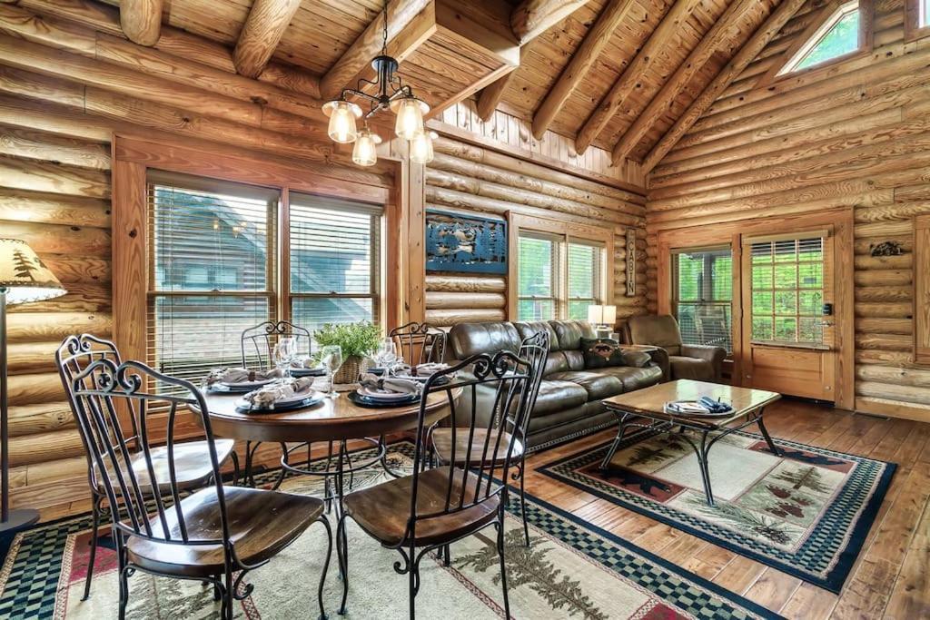 2 Miles From Dollywood Family Resort With Seasonal Outdoor Swimming Pool, Year Around Heated Indoor Swimming Pool, Townhome Style Cabin, Private Hot Tub, Arcade, Tv, Wifi, Kitchen With Refrigerator, Washer And Dryer Pigeon Forge Eksteriør bilde