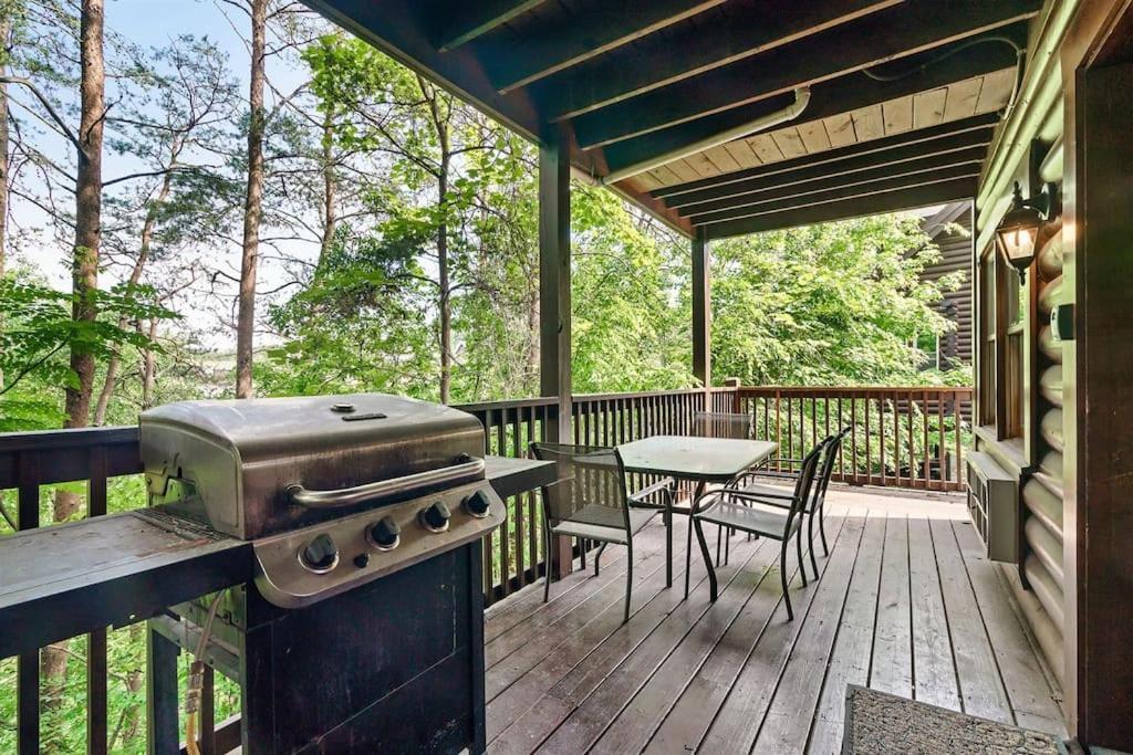2 Miles From Dollywood Family Resort With Seasonal Outdoor Swimming Pool, Year Around Heated Indoor Swimming Pool, Townhome Style Cabin, Private Hot Tub, Arcade, Tv, Wifi, Kitchen With Refrigerator, Washer And Dryer Pigeon Forge Eksteriør bilde