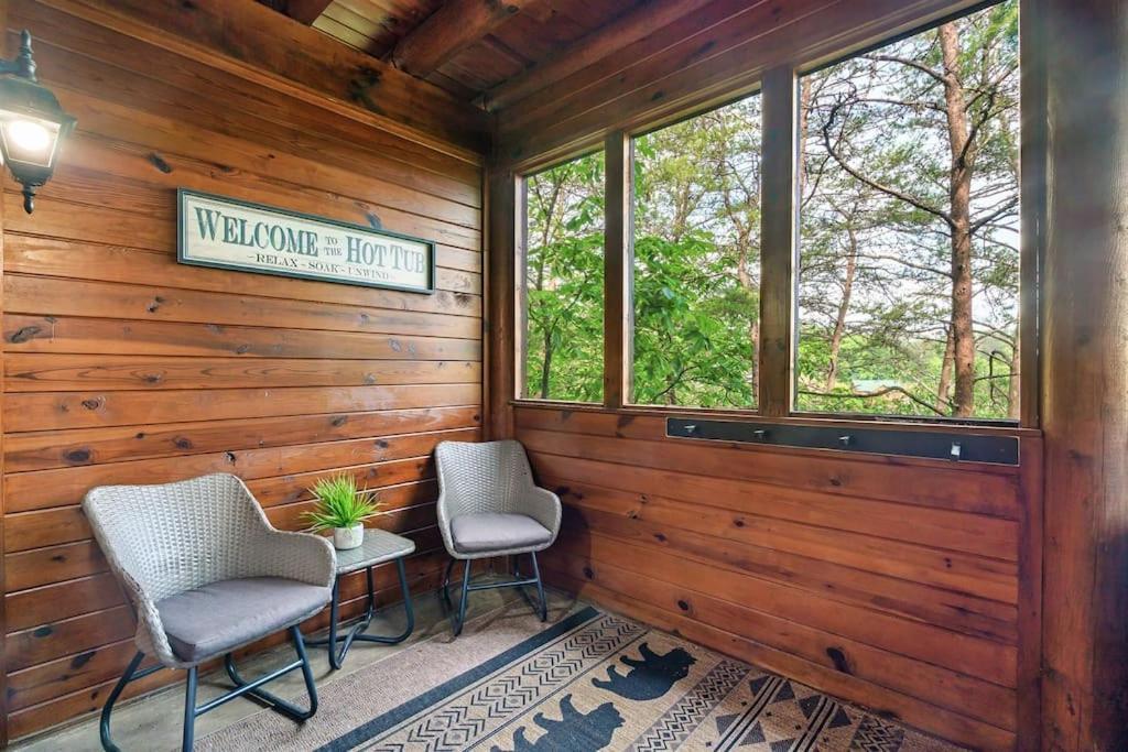 2 Miles From Dollywood Family Resort With Seasonal Outdoor Swimming Pool, Year Around Heated Indoor Swimming Pool, Townhome Style Cabin, Private Hot Tub, Arcade, Tv, Wifi, Kitchen With Refrigerator, Washer And Dryer Pigeon Forge Eksteriør bilde